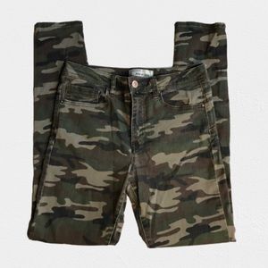 3/$15 Camouflage High-waisted skinny jeans